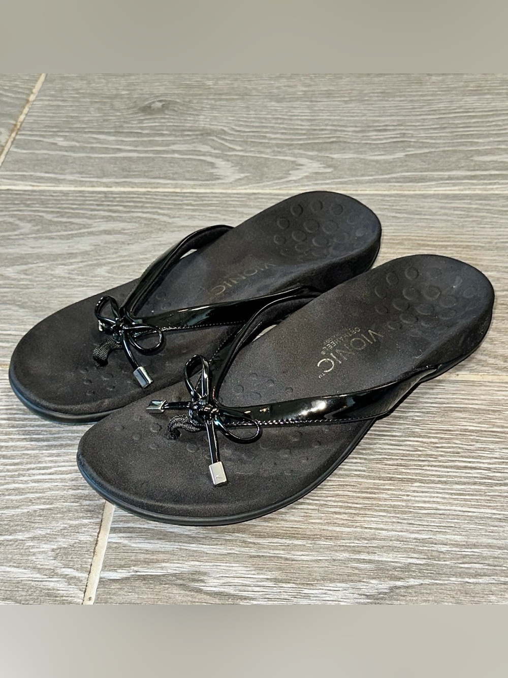 Vionic Bella II Black Patent Orthotic Sandals Flip Flops Bow Thong Women’s 9